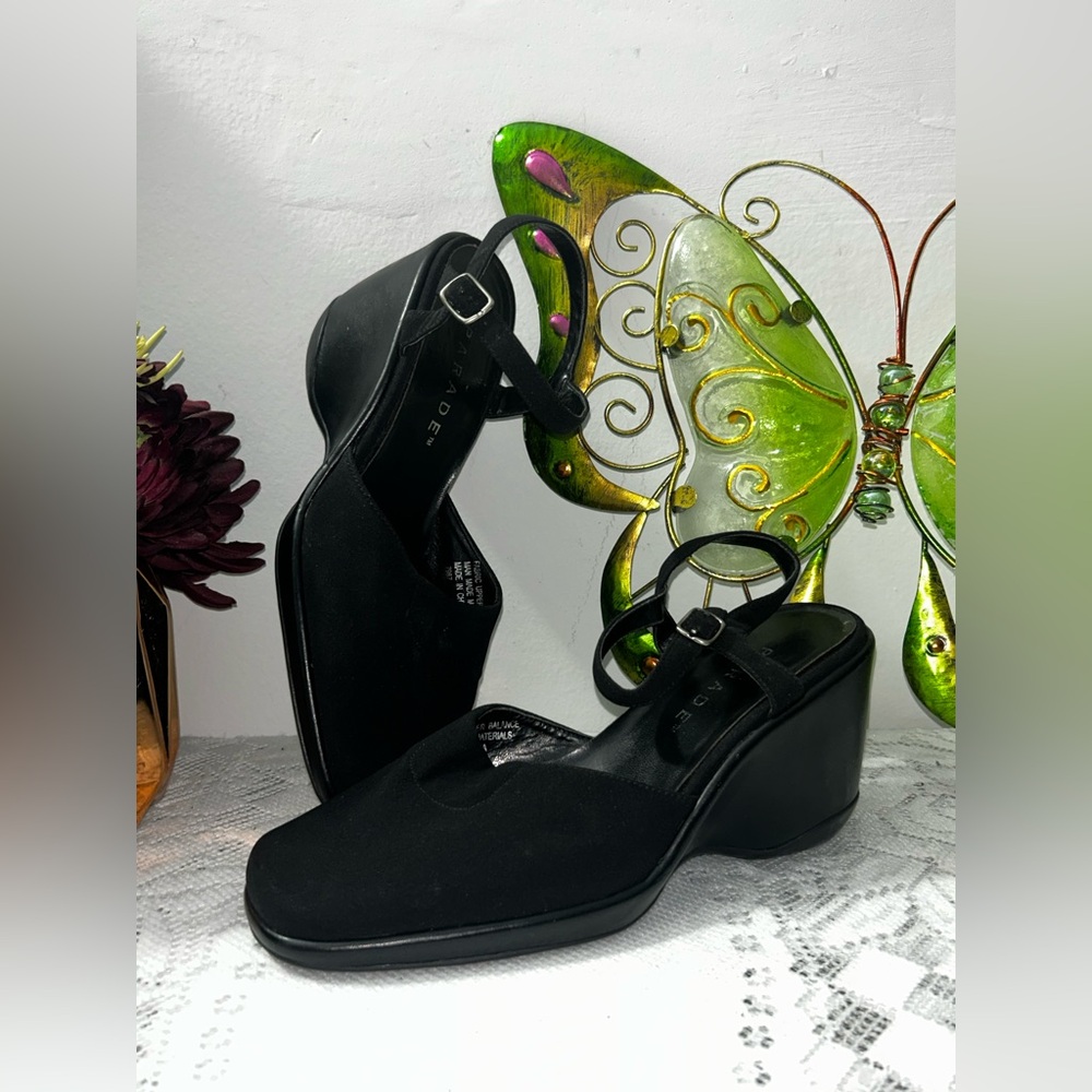 Classic Black Wedge Shoes